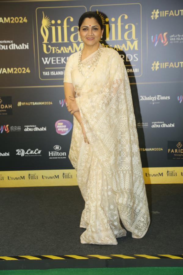 kushboo-at-iifa-awards-4.jpg