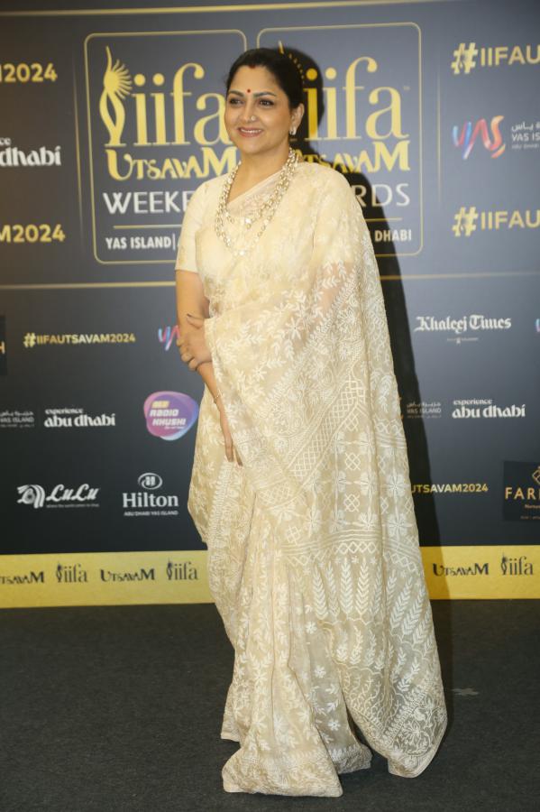 kushboo-at-iifa-awards-5.jpg