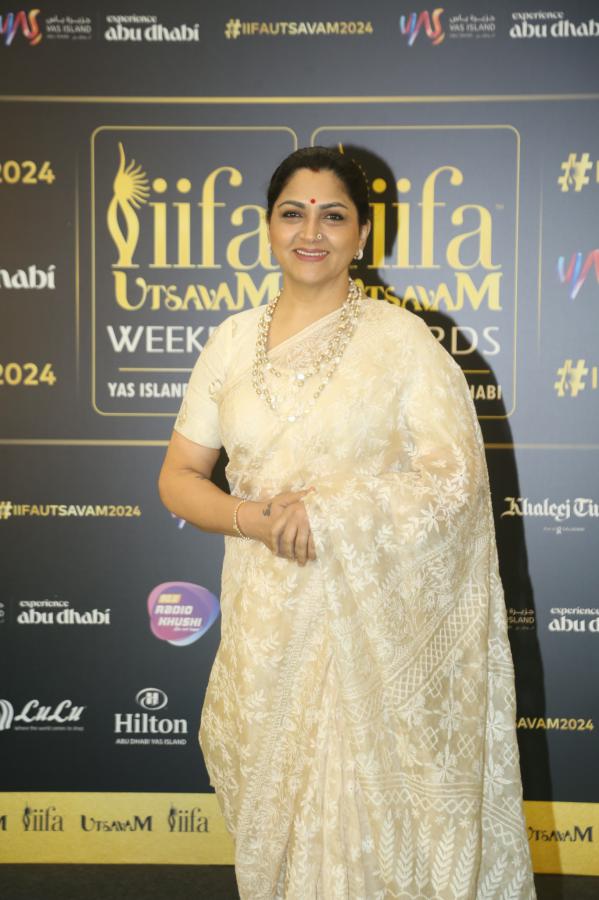 kushboo-at-iifa-awards-8.jpg