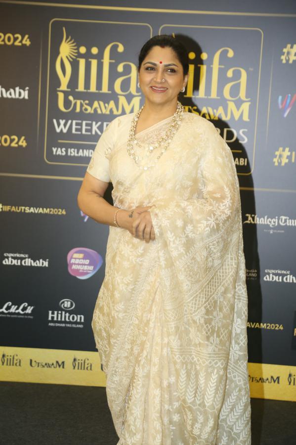 kushboo-at-iifa-awards-9.jpg