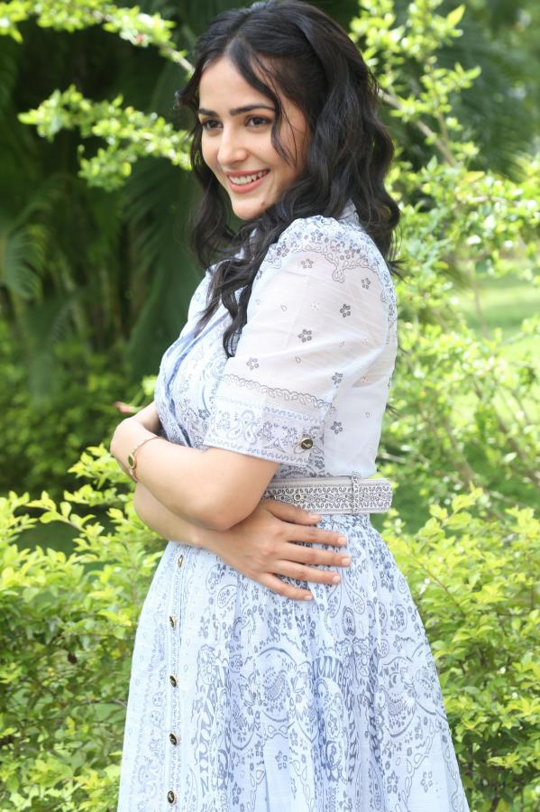 kushbu-chowdary-stills-11.jpg