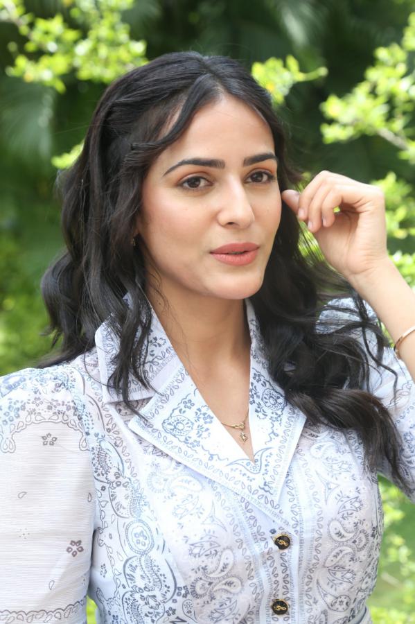 kushbu-chowdary-stills-18.jpg