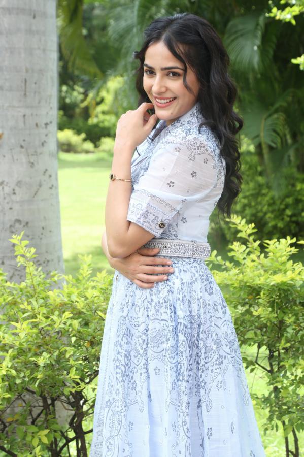 kushbu-chowdary-stills-3.jpg