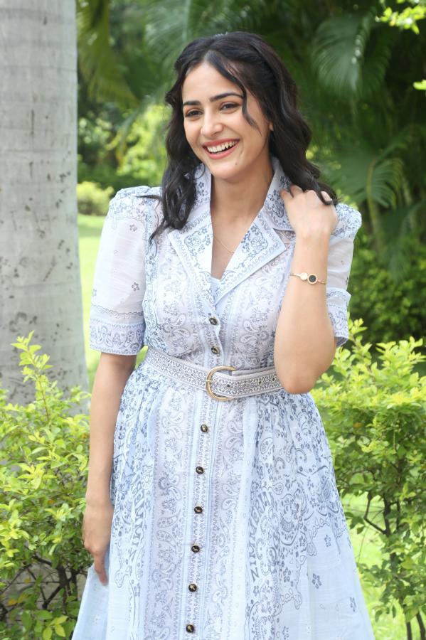 kushbu-chowdary-stills-4.jpg