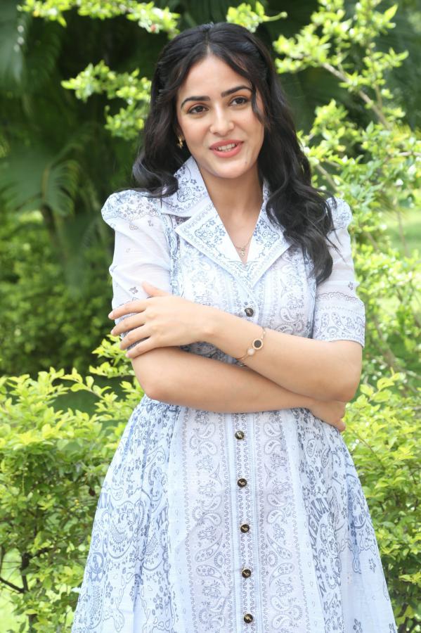 kushbu-chowdary-stills-9.jpg
