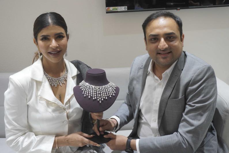 lakshmi-manchu-inaugurates-limelight-lab-grown-diamonds-store-10.jpg