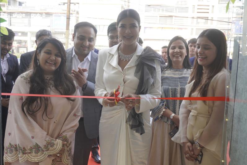 lakshmi-manchu-inaugurates-limelight-lab-grown-diamonds-store-11.jpg