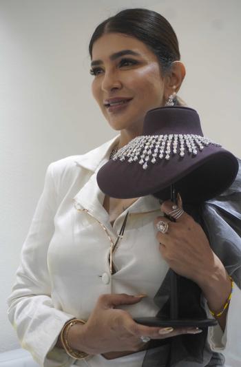 lakshmi-manchu-inaugurates-limelight-lab-grown-diamonds-store-4.jpg