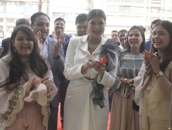 lakshmi-manchu-inaugurates-limelight-lab-grown-diamonds-store-5.jpg