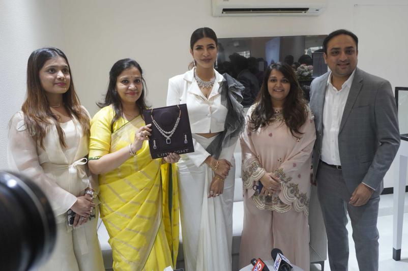 lakshmi-manchu-inaugurates-limelight-lab-grown-diamonds-store-6.jpg
