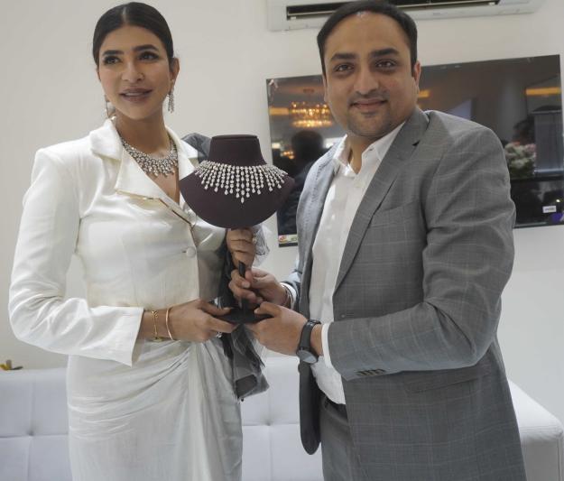 lakshmi-manchu-inaugurates-limelight-lab-grown-diamonds-store-7.jpg