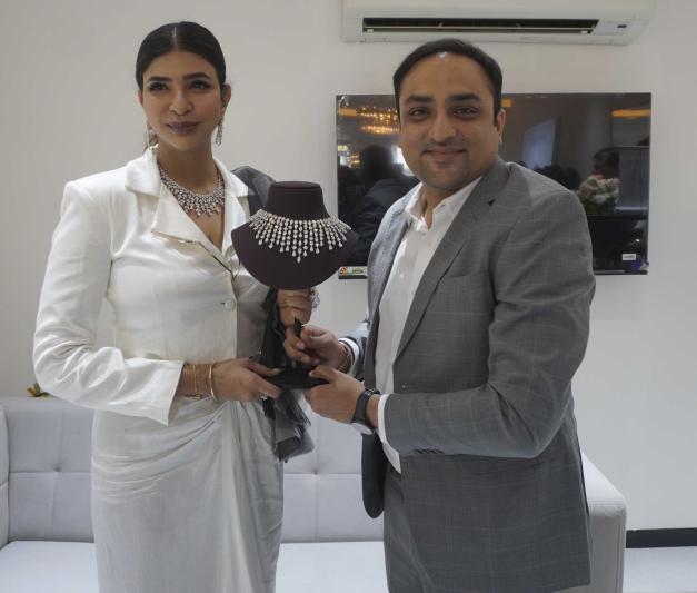 lakshmi-manchu-inaugurates-limelight-lab-grown-diamonds-store-9.jpg