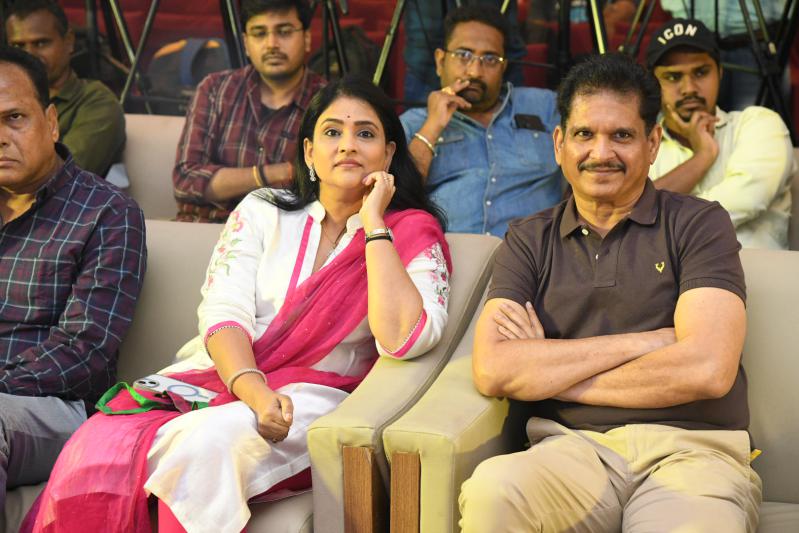 lucky-bhaskar-success-meet-8.jpg