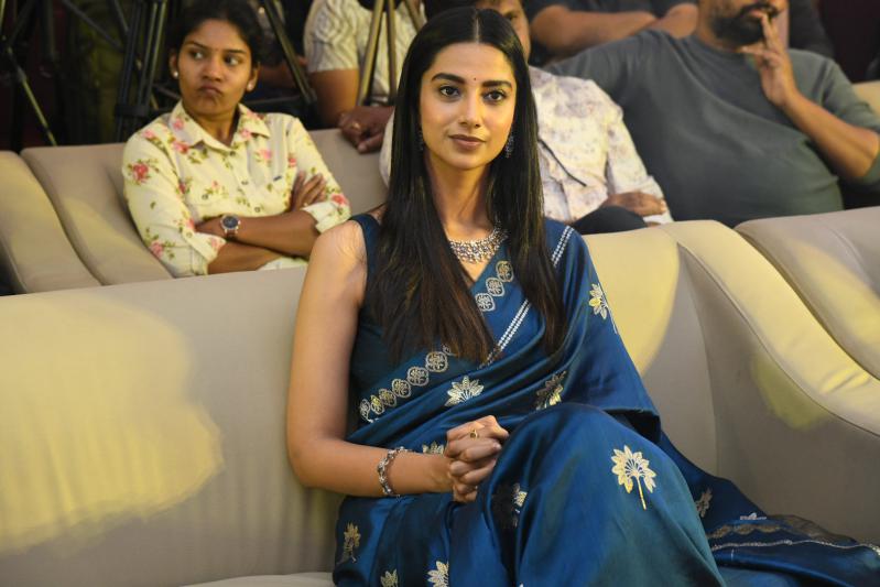 lucky-bhaskar-success-meet-9.jpg