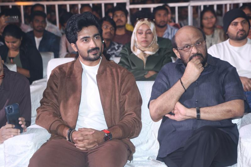 lucky-bhasker-movie-pre-release-14.jpg
