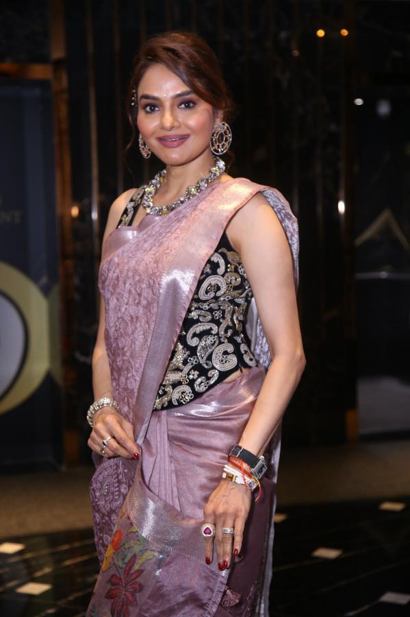 madhubala-stills-2-2.jpg