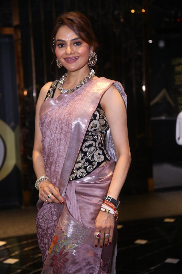 madhubala-stills-2-3.jpg