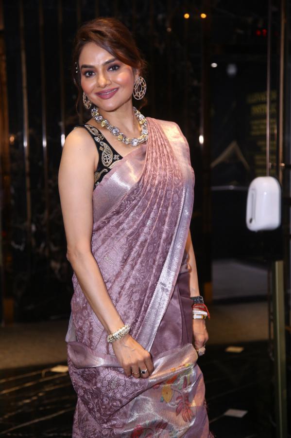 madhubala-stills-2-5.jpg
