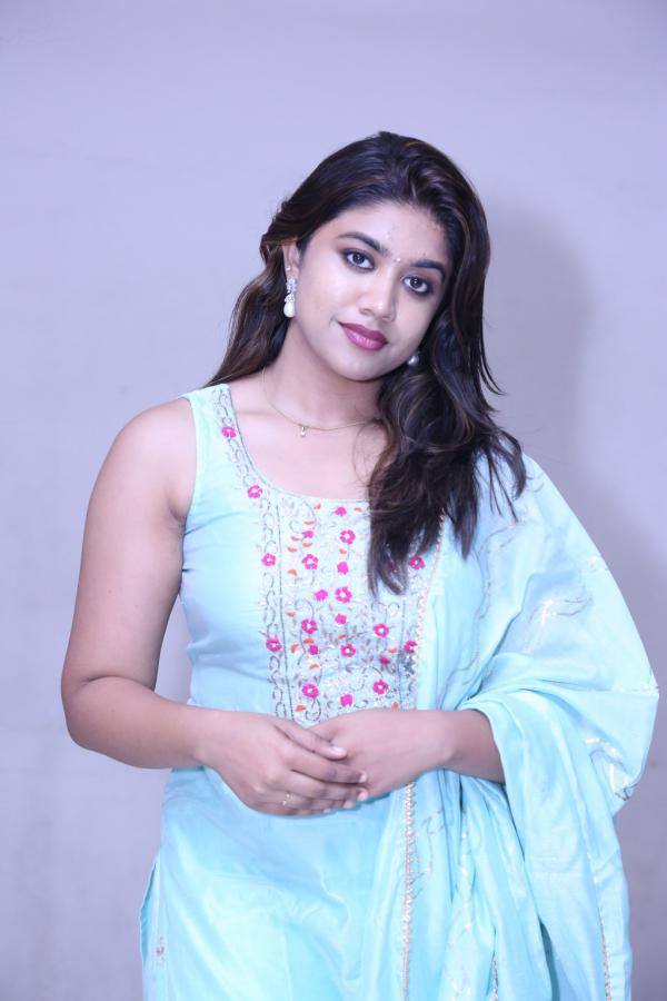 malavika-new-stills-11.jpg