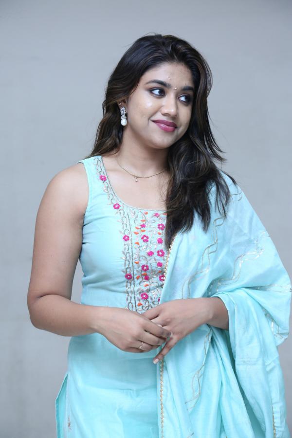 malavika-new-stills-12.jpg