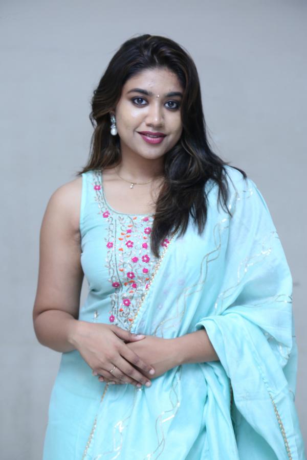 malavika-new-stills-14.jpg