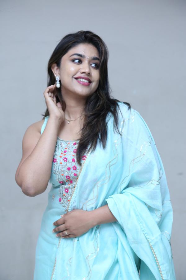 malavika-new-stills-16.jpg