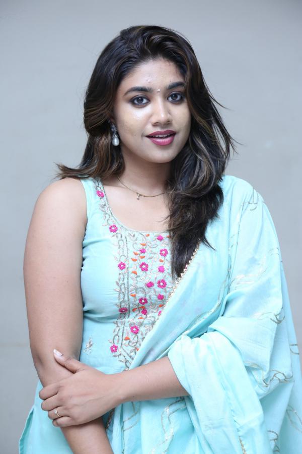 malavika-new-stills-19.jpg