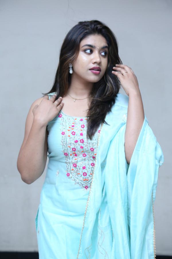 malavika-new-stills-23.jpg