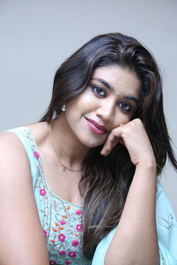 malavika-new-stills-4.jpg