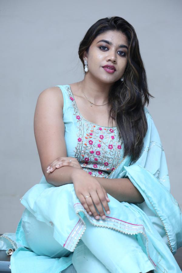 malavika-new-stills-5.jpg