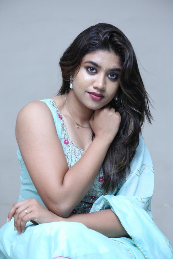 malavika-new-stills-8.jpg