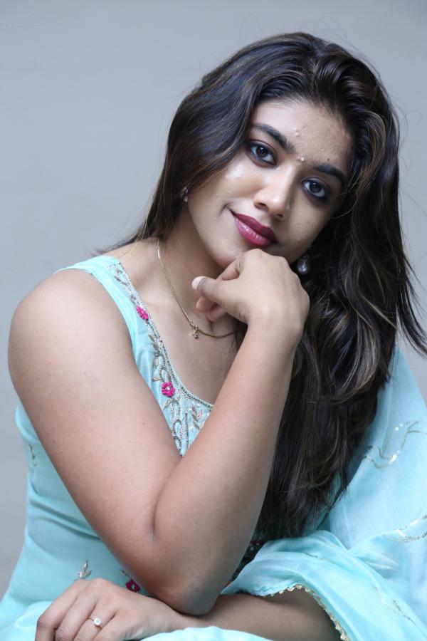 malavika-new-stills-9.jpg