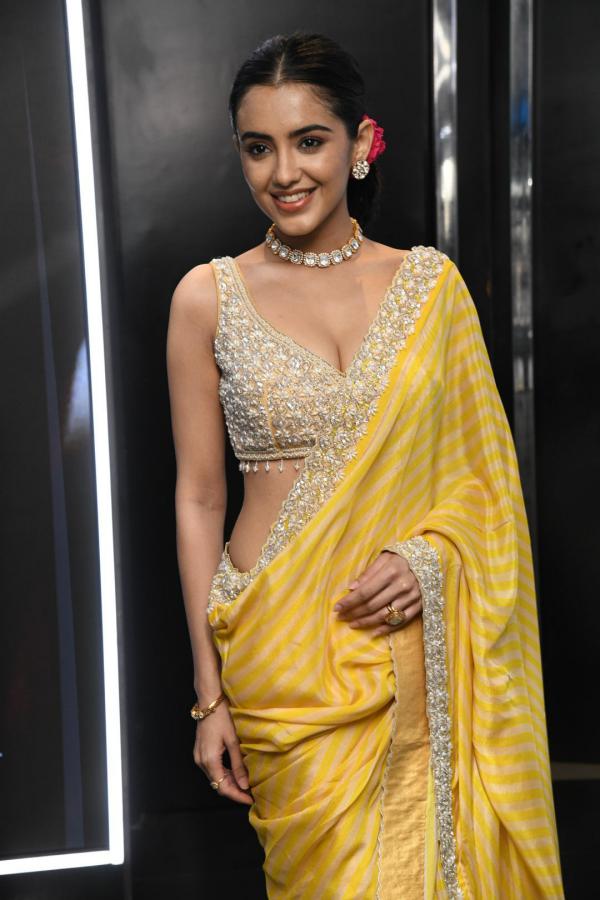 malavika-sharma-stills-3-16.jpg