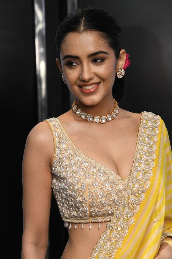 malavika-sharma-stills-3-20.jpg