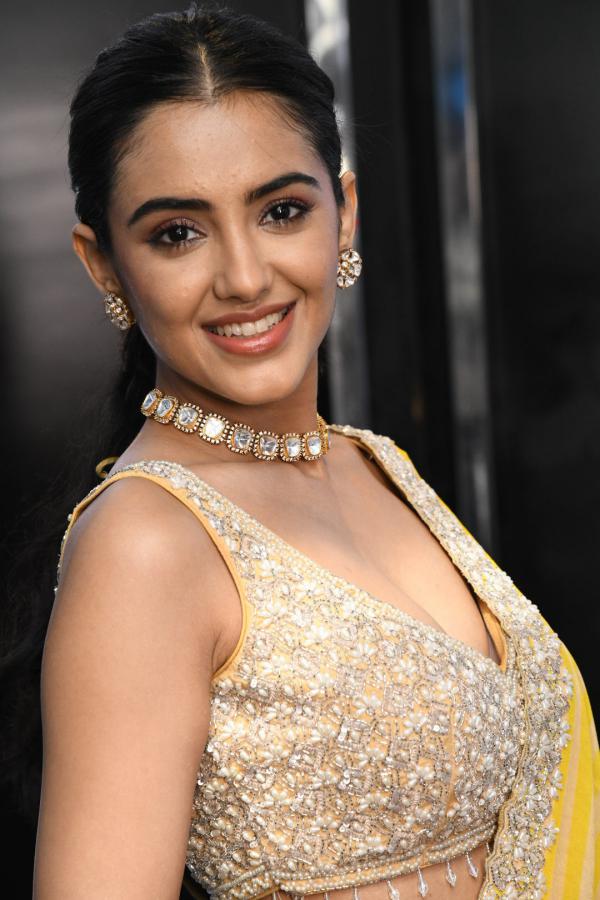 malavika-sharma-stills-3-22.jpg