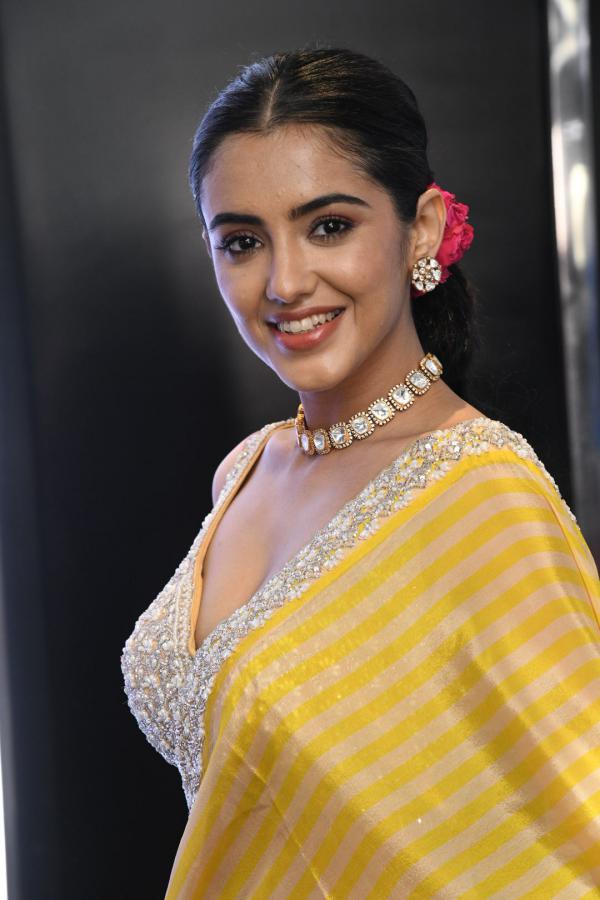 malavika-sharma-stills-3-24.jpg