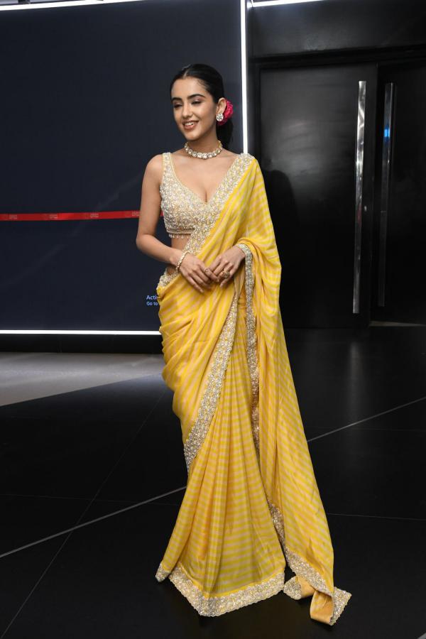 malavika-sharma-stills-3-4.jpg