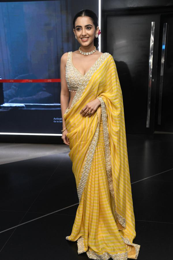 malavika-sharma-stills-3-6.jpg