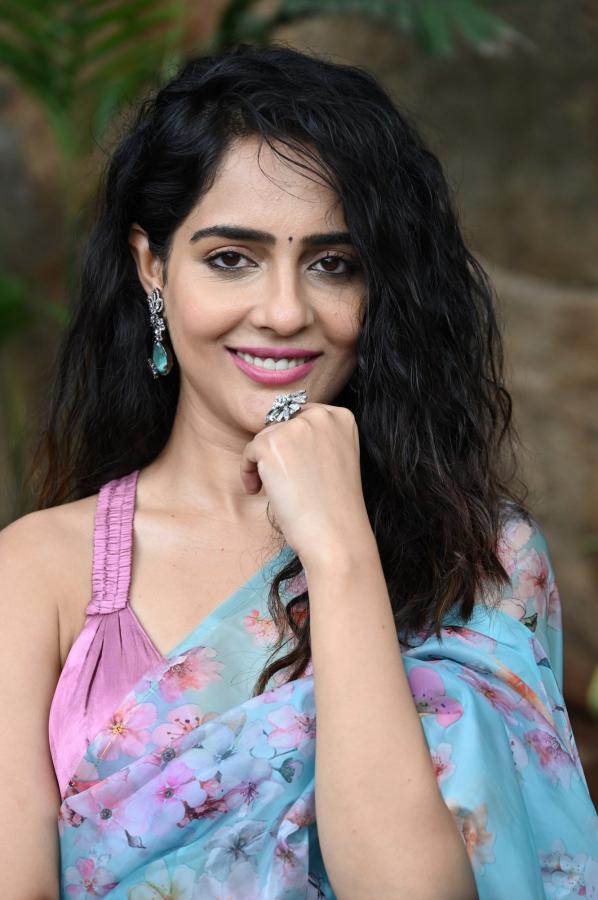 malvi-malhotra-stills-5-17.jpg