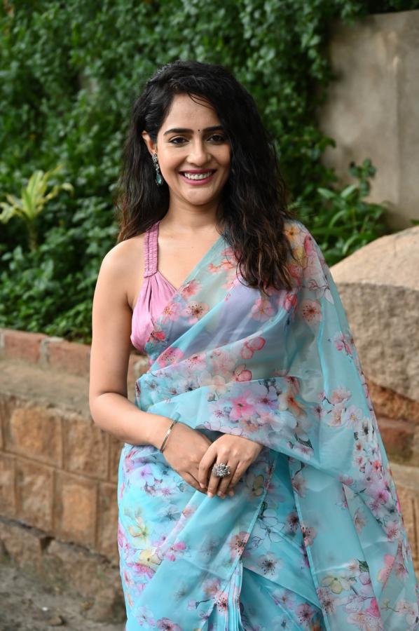 malvi-malhotra-stills-5-2.jpg