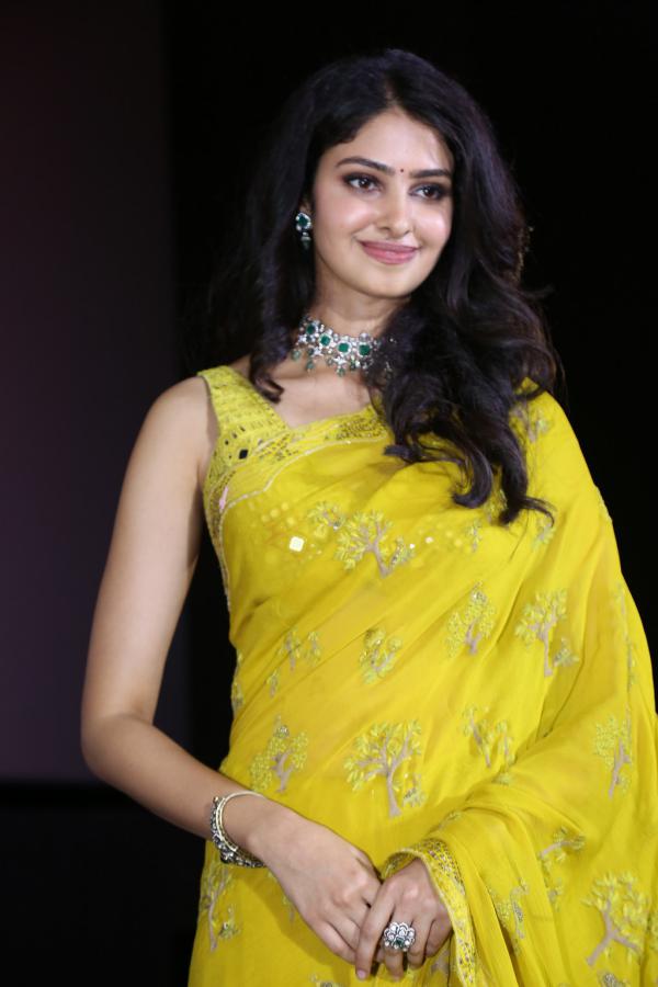 manasa-varanasi-stills-2-12.jpg