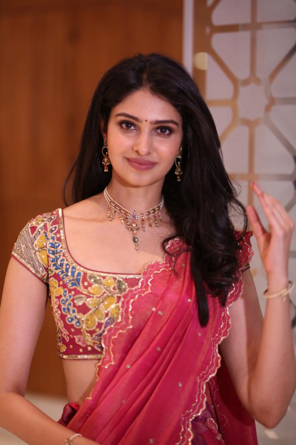 manasa-varanasi-stills-3-15.jpg