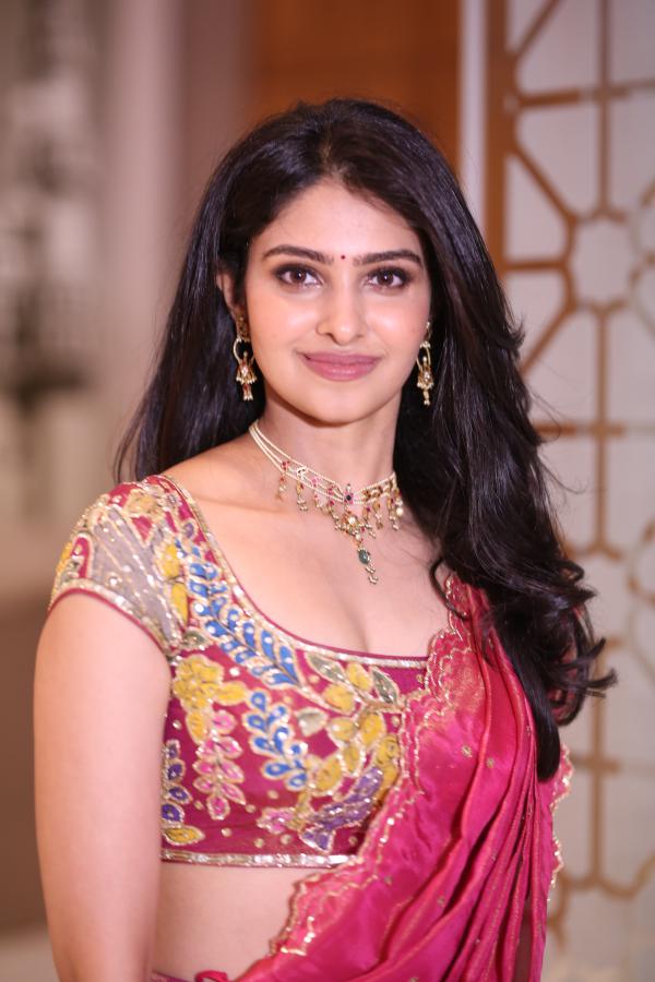 manasa-varanasi-stills-3-23.jpg