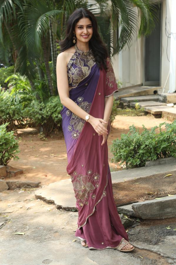 manasa-varanasi-stills-32.jpg