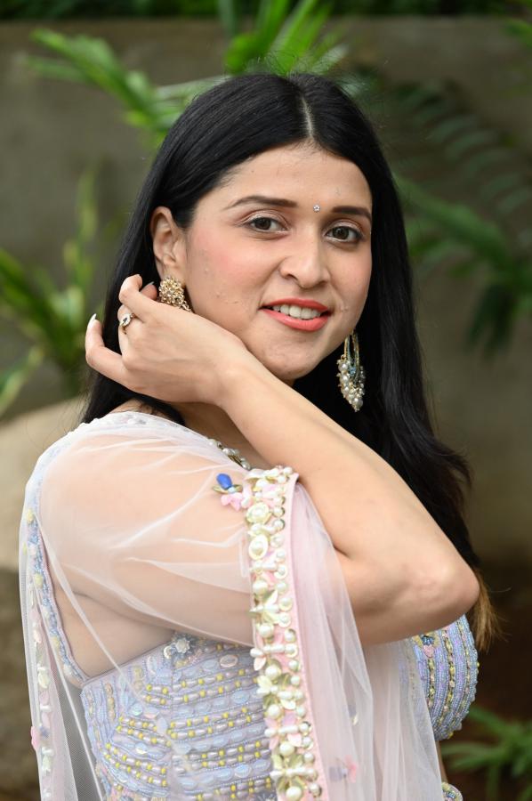 mannara-chopra-stills-2-17.jpg