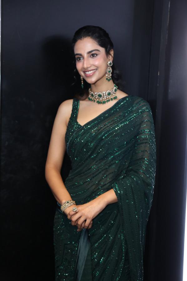 meenakshi-chowdary-stills-2-10.jpg