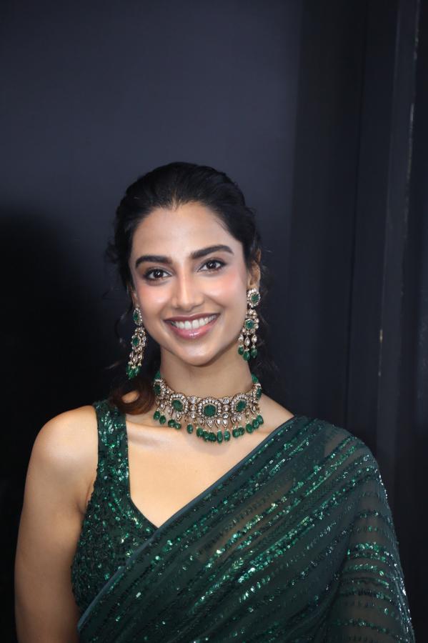 meenakshi-chowdary-stills-2-5.jpg