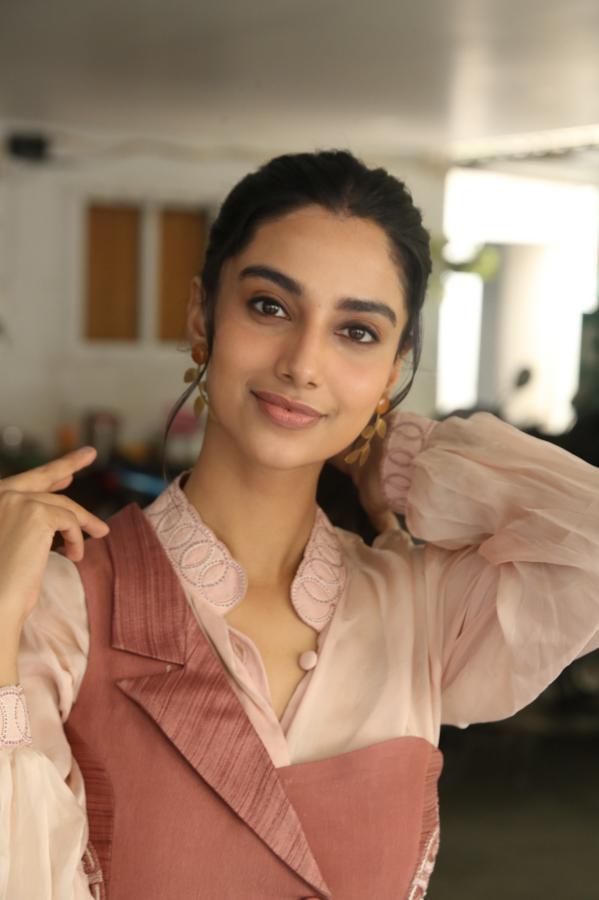 meenakshi-chowdary-stills-5-14.jpg