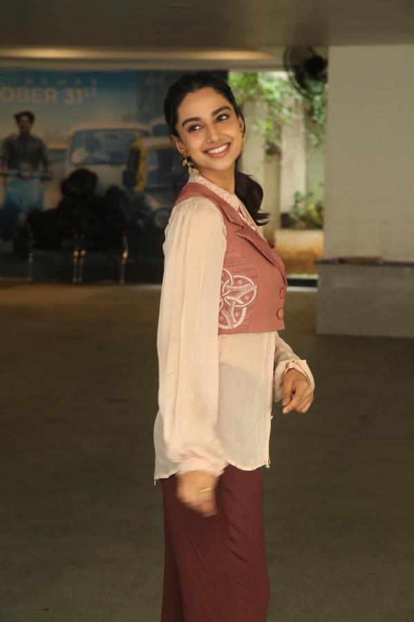 meenakshi-chowdary-stills-5-5.jpg