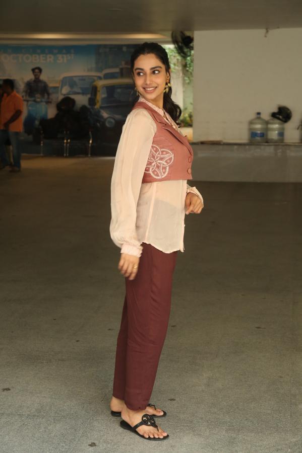meenakshi-chowdary-stills-5-6.jpg